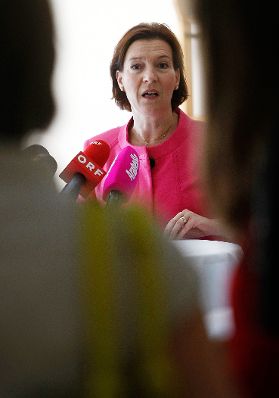 Am 16. Juli 2009 besuchte Frauenministerin Gabriele Heinisch-Hosek den Betriebskindergarten des Bundeskanzleramts.