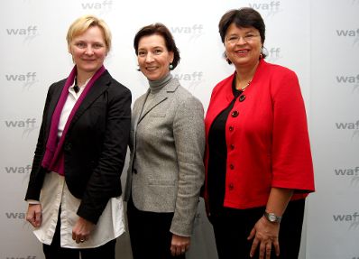 Am 23. Februar 2009 besuchte die Bundesministerin f&uuml;r Frauen und &ouml;ffentlichen Dienst den Wiener ArbeitnehmerInnen F&ouml;rderungsfonds (WAFF). Im Bild (v.l.n.r.) Integrationsstadtr&auml;tin Sandra Frauenberger, Bundesministerin Gabriele Heinisch-Hosek und Wiens Vizeb&uuml;rgermeisterin Renate Brauner.