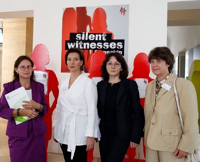 Er&ouml;ffnung der 11. WAVE-Konferenz durch Bundesministerin Gabriele Heinisch-Hosek (2.v.L.) in der Technischen Universit&auml;t Wien.