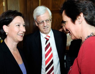 Bundesministerin f&uuml;r Frauenangelegenheiten und &Ouml;ffentlichen Dienst Gabriele Heinisch-Hosek (l.) empf&auml;ngt Delegation des Europ&auml;ischen Gerichtshofes. Pr&auml;sident des Verfassungsgerichtshofes Gerhard Holzinger (m.), Elisabeth Steiner.