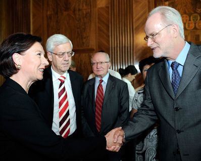 (v.l.n.r.) Bundesministerin f&uuml;r Frauenangelegenheiten und &Ouml;ffentlichen Dienst Gabriele Heinisch-Hosek empf&auml;ngt Delegation des Europ&auml;ischen Gerichtshofes. Pr&auml;sident des Verfassungsgerichtshofes Gerhard Holzinger, Pr&auml;sident des Europ&auml;ischen Gerichtshofes f&uuml;r Menschenrechte Jean-Pau Costa, Soren Nielsen.