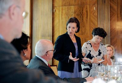 Bundesministerin f&uuml;r Frauenangelegenheiten und &Ouml;ffentlichen Dienst Gabriele Heinisch-Hosek empf&auml;ngt Delegation des Europ&auml;ischen Gerichtshofes.