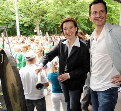 Bundesministerin f&uuml;r Frauenangelegenheiten und &Ouml;ffentlichen Dienst Gabriele Heinisch-Hosek (l.) beim &Ouml;sterreichischen Frauenlauf 2009 im Wiener Prater.