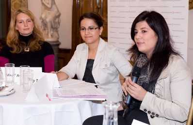 Am 21. Oktober 2009 lud die Bundesministerin f&uuml;r Frauen und &Ouml;ffentlichen Dienst Gabriele Heinisch-Hosek zu einer Podiumsdiskussion zum Thema &quot;Fremdbild - Rollenbild - Vorbild&quot; ein. Im Bild (v.L.n.R.) Anja G&ouml;tz, T&uuml;lay Tuncel und M&uuml;nire Inam.