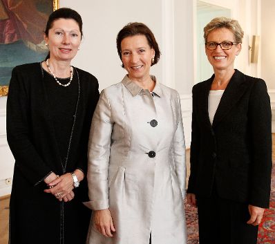 BotschafterInnenempfang im Bundeskanzleramt, 6. September 2010. Bundesministerin Heinisch-Hosek empf&auml;ngt &Ouml;sterreichs BotschafterInnen im Ausland. (v.l.n.r.) &Ouml;sterreichs Botschafterin in Moskau Margot Klestil-L&ouml;ffler, Bundesministerin Gabriele Heinisch-Hosek und die Botschafterin in Stockholm Ulrike Tilly.