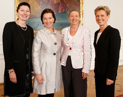 (v.l.n.r.) &Ouml;sterreichs Botschafterin in Moskau Margot Klestil-L&ouml;ffler, Bundesministerin Gabriele Heinisch-Hosek, die Botschafterin in Tokio Jutta Stefan-Bastl sowie die Botschafterin in Stockholm Ulrike Tilly.