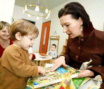 Am 21. J&auml;nner 2010 besuchte Bundesministerin f&uuml;r Frauenangelegenheiten und &Ouml;ffentlichen Dienst Gabriele Heinisch-Hosek das T-Mobile Center in Wien.