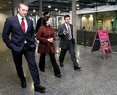 Am 21. J&auml;nner 2010 besuchte Bundesministerin f&uuml;r Frauenangelegenheiten und &Ouml;ffentlichen Dienst Gabriele Heinisch-Hosek das T-Mobile Center in Wien.