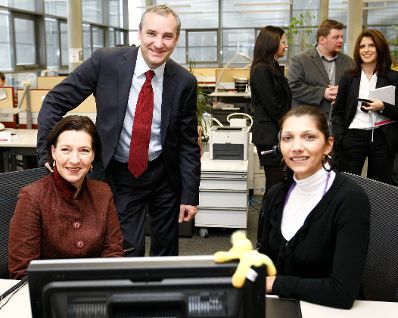 Am 21. J&auml;nner 2010 besuchte Bundesministerin f&uuml;r Frauenangelegenheiten und &Ouml;ffentlichen Dienst Gabriele Heinisch-Hosek das T-Mobile Center in Wien.
