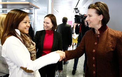 Am 21. J&auml;nner 2010 besuchte Bundesministerin f&uuml;r Frauenangelegenheiten und &Ouml;ffentlichen Dienst Gabriele Heinisch-Hosek das T-Mobile Center in Wien.