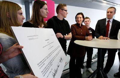 Am 21. J&auml;nner 2010 besuchte Bundesministerin f&uuml;r Frauenangelegenheiten und &Ouml;ffentlichen Dienst Gabriele Heinisch-Hosek das T-Mobile Center in Wien.