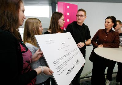 Am 21. J&auml;nner 2010 besuchte Bundesministerin f&uuml;r Frauenangelegenheiten und &Ouml;ffentlichen Dienst Gabriele Heinisch-Hosek das T-Mobile Center in Wien.