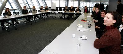 Am 21. J&auml;nner 2010 besuchte Bundesministerin f&uuml;r Frauenangelegenheiten und &Ouml;ffentlichen Dienst Gabriele Heinisch-Hosek das T-Mobile Center in Wien.