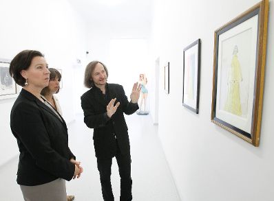 Am 23. September 2010 besuchte Frauenministerin Gabriele Heinisch-Hosek das Art Brut Museum in Maria Gugging.