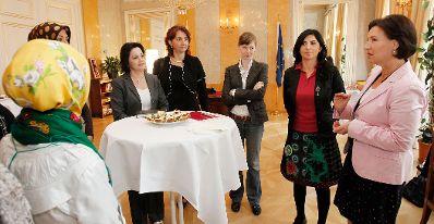 Empfang bei Frauenministerin Gabriele Heinisch-Hosek (R) zum Thema Frauenplattform T&uuml;rkei - &Ouml;sterreich am 14. September 2010 im Bundeskanzleramt.