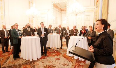 Am 16. September 2010 empfing die Beamtenministerin Gabriele Heinisch-Hosek die Teilnehmerinnen und Teilnehmer der Tagung der &Ouml;sterreichischen Verwaltungswissenschaftlichen Gesellschaft (&Ouml;VG) im Bundeskanzleramt.