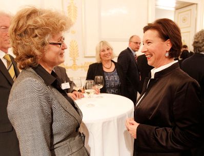 Am 16. September 2010 empfing die Beamtenministerin Gabriele Heinisch-Hosek (R) die Teilnehmerinnen und Teilnehmer der Tagung der &Ouml;sterreichischen Verwaltungswissenschaftlichen Gesellschaft (&Ouml;VG) im Bundeskanzleramt.