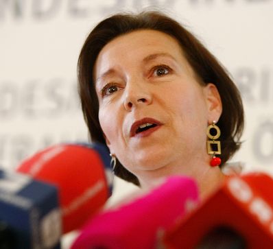 Bundesministerin f&uuml;r Frauenangelegenheiten und &Ouml;ffentlichen Dienst Gabriele Heinisch-Hosek bei der Pr&auml;sentation &quot;Zeitverwendungsstudie&quot;.