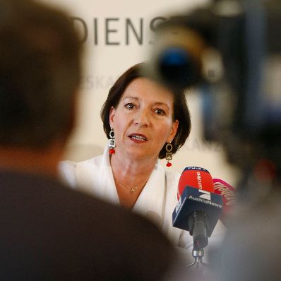 Bundesministerin f&uuml;r Frauenangelegenheiten und &Ouml;ffentlichen Dienst Gabriele Heinisch-Hosek bei der Pr&auml;sentation &quot;Zeitverwendungsstudie&quot;.