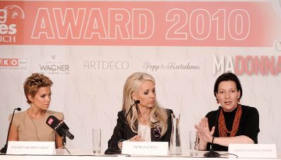 Am 8. Juni 2010 fand eine Pressekonferenz anl&auml;sslich der Verleihung der &quot;Leading Ladies Awards 2010&quot; statt. Im Bild (v.L.n.R.) Awardpreistr&auml;gerin der Sonderkategorie &quot;Frau des Jahres&quot; Sylvie van der Vaart, &quot;Madonna&quot;-Herausgeberin Uschi Fellner und Frauenministerin Gabriele Heinisch-Hosek.