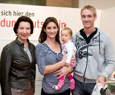 Ministerin Gabriele Heinisch-Hosek bei der Beruf-Baby-Bildung-Messe der AK Wien.
