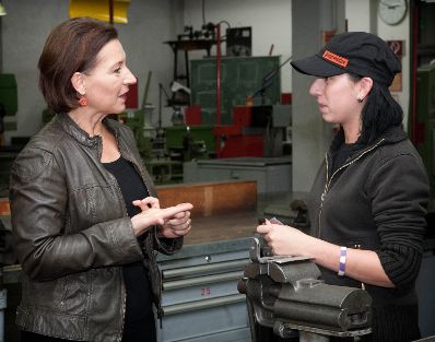 Am 11. Oktober 2011 besuchte Frauenministerin Gabriele Heinisch-Hosek das BFI Wien.