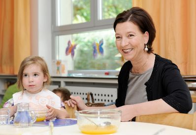 Am 22. Juni 2011 besuchte Frauenministerin Gabriele Heinisch-Hosek im Rahmen eines Bundesl&auml;ndertages in Wien, den geschlechtssensiblen Kindergarten in Meidling.