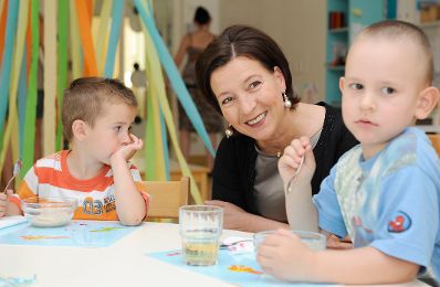 Am 22. Juni 2011 besuchte Frauenministerin Gabriele Heinisch-Hosek im Rahmen eines Bundesl&auml;ndertages in Wien, den geschlechtssensiblen Kindergarten in Meidling.