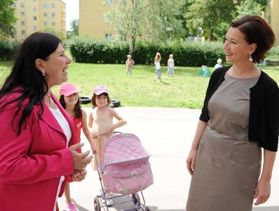 Am 22. Juni 2011 besuchte Frauenministerin Gabriele Heinisch-Hosek im Rahmen eines Bundesl&auml;ndertages in Wien, den geschlechtssensiblen Kindergarten in Meidling.