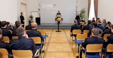 Am 6. Dezember 2011 &uuml;bergab Frauenministerin Gabriele Heinisch-Hosek anl&auml;sslich der 16 Tage gegen Gewalt, B&uuml;cher mit dem Titel &quot;Bevor der Tod uns scheidet&quot; an Polizeisch&uuml;lerinnen und Polizeisch&uuml;ler in der Marokkanerkaserne.