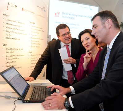 Am 10. November 2011 er&ouml;ffnete Frauenministerin Gabriele Heinisch-Hosek die Verwaltungsmesse im MuseumsQuartier.