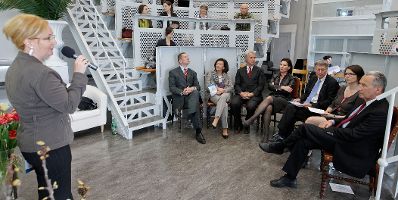 Am 12. April 2011 sprach Frauenministerin Gabriele Heinisch-Hosek bei der Auftaktveranstaltung Endometriosezentrum Wien zum Thema "Endometriose: Frauenspezifische und sozialmedizinische Bedeutung" in der MedUni Wien.