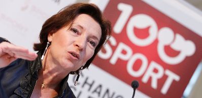Am 18. Oktober 2011 Frauenministerin Gabriele Heinisch-Hosek bei der Pressekonferenz des Vereins &quot;100% Sport&quot;.