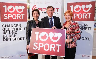 Am 18. Oktober 2011 Frauenministerin Gabriele Heinisch-Hosek bei der Pressekonferenz des Vereins &quot;100% Sport&quot;.