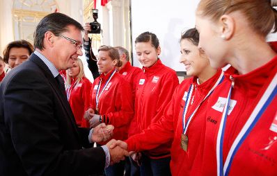 Am 18. Oktober 2011 Bundesminister f&uuml;r Landesverteidigung und Sport Norbert Darabos bei der Pressekonferenz des Vereins &quot;100% Sport&quot;.