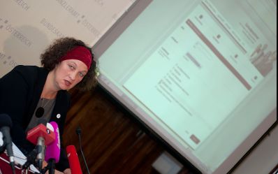 Am 3. Oktober 2011 pr&auml;sentierte die Frauenministerin Gabriele Heinisch Hosek gemeinsam mit Heidemarie M&uuml;ller-Riedlhuber, 3s Unternehmensberatung (im Bild) und Konrad Pesendorfer, Statistik Austria den neuen Online-Gehaltsrechner.