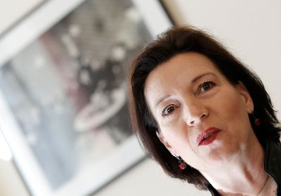 Am 14. M&auml;rz 2011 fand im Cafe Griensteidl die Pressekonferenz zur gro&szlig;en Frauentagsdemo am 19. M&auml;rz statt. Im Bild Frauenministerin Heinisch-Hosek.