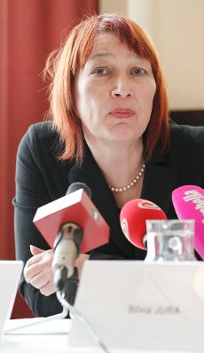 Am 14. M&auml;rz 2011 fand im Cafe Griensteidl die Pressekonferenz zur gro&szlig;en Frauentagsdemo am 19. M&auml;rz statt. Im Bild Rechtsanw&auml;ltin Gabriele Vana-Kowarzik.