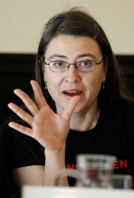 Am 14. M&auml;rz 2011 fand im Cafe Griensteidl die Pressekonferenz zur gro&szlig;en Frauentagsdemo am 19. M&auml;rz statt. Im Bild Medienwissenschafterin Ulli Weish.