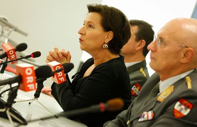 Am 12. Oktober 2011 sprach Frauenministerin Gabriele Heinisch-Hosek Abschlussworte beim Symposium &quot;WoMen Serving Together&quot; in der Landesverteidigungsakademie in Wien.