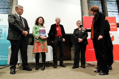 Am 28. M&auml;rz 2011 &uuml;bergab die Bundesministerin f&uuml;r den &ouml;ffentlichen Dienst, Gabriele Heinisch-Hosek die Verwaltungspreise 2010/2011 im Wiener Rathaus. Preis f&uuml;r das Projekt "Implementerierung von Gender Mainstreaming und Diversity in der Arbeitsinspektion und im Sicherheits- und Gesundheitsschutz am Arbeitsplatz" (Arbeitsinspektion im BMASK).