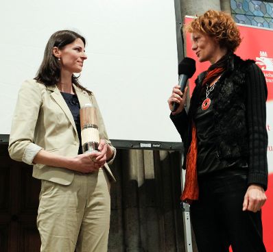 Am 28. M&auml;rz 2011 &uuml;bergab die Bundesministerin f&uuml;r den &ouml;ffentlichen Dienst, Gabriele Heinisch-Hosek die Verwaltungspreise 2010/2011 im Wiener Rathaus. Preis f&uuml;r das Projekt "Jugend und Politik" (aha - Jugendinformationszentrum Vbg in Verbindung mit der Landesregierung Vbg).