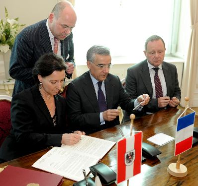 Am 7. Juni 2011, Bundesministerin Gabriele Heinisch-Hosek bei der Vertragsunterzeichnung Francophonie.