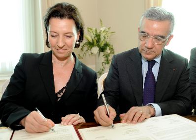 Am 7. Juni 2011, Bundesministerin Gabriele Heinisch-Hosek bei der Vertragsunterzeichnung Francophonie.