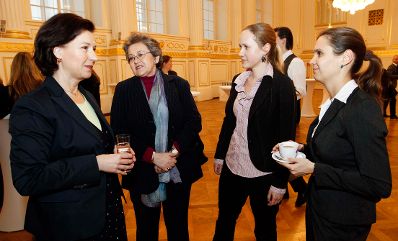 Am 17. M&auml;rz 2011 er&ouml;ffnete Frauenministerin Gabriele Heinisch-Hosek (l.) den internationalen Frauengipfel "WIENERIN Summit 2011" in der Wiener Hofburg.