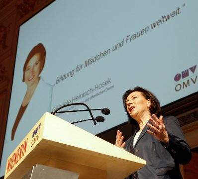 Am 17. M&auml;rz 2011 er&ouml;ffnete Frauenministerin Gabriele Heinisch-Hosek den internationalen Frauengipfel "WIENERIN Summit 2011" in der Wiener Hofburg.