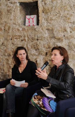 Am 20. M&auml;rz 2012 Buchpr&auml;sentation "Das Ende der Krawattenpflicht" Bundesministerin Gabriele Heinisch- Hosek.