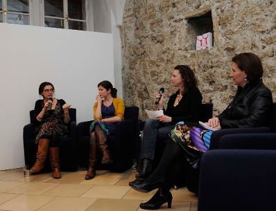 Am 20. M&auml;rz 2012 Buchpr&auml;sentation "Das Ende der Krawattenpflicht" Bundesministerin Gabriele Heinisch- Hosek.