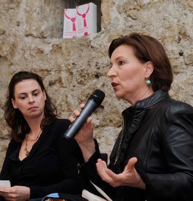 Am 20. M&auml;rz 2012 Buchpr&auml;sentation "Das Ende der Krawattenpflicht" Bundesministerin Gabriele Heinisch- Hosek.