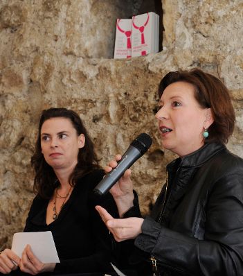 Am 20. M&auml;rz 2012 Buchpr&auml;sentation "Das Ende der Krawattenpflicht" Bundesministerin Gabriele Heinisch- Hosek.